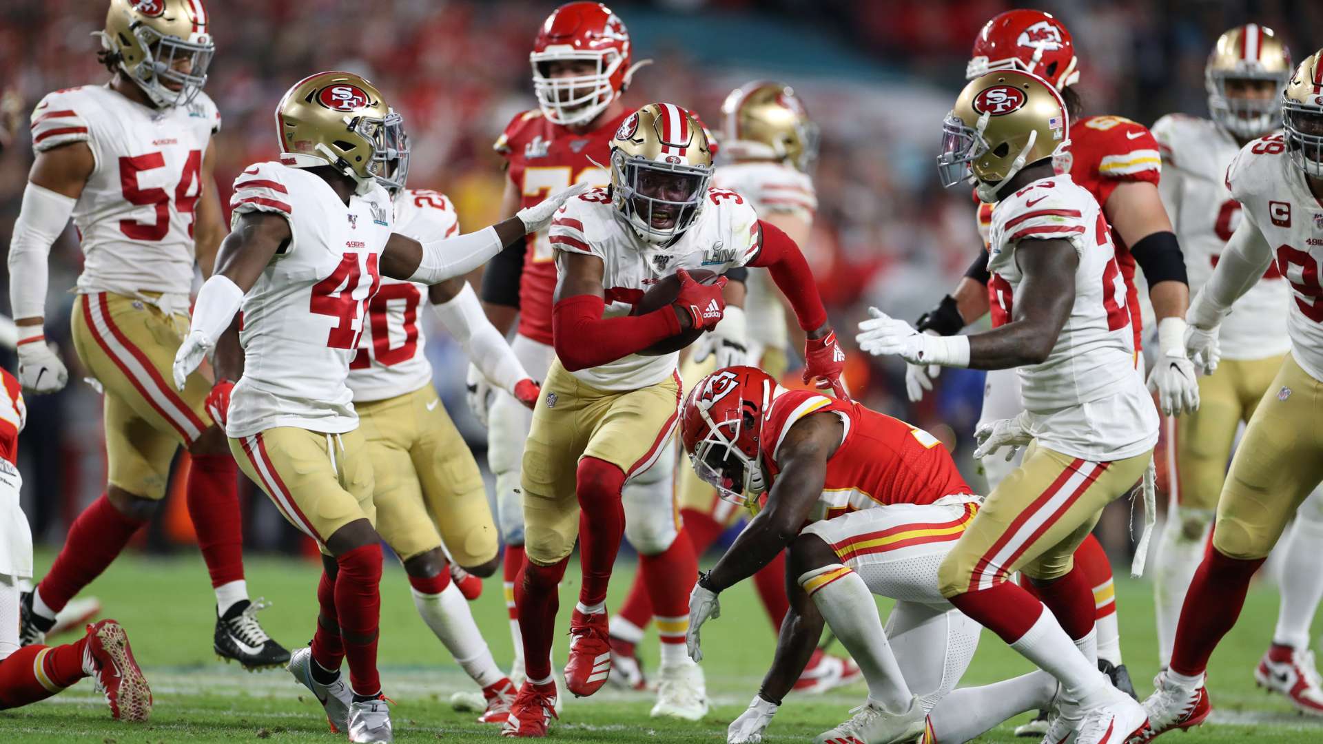 女足预选赛表现受关注 男足同样情况早被批判