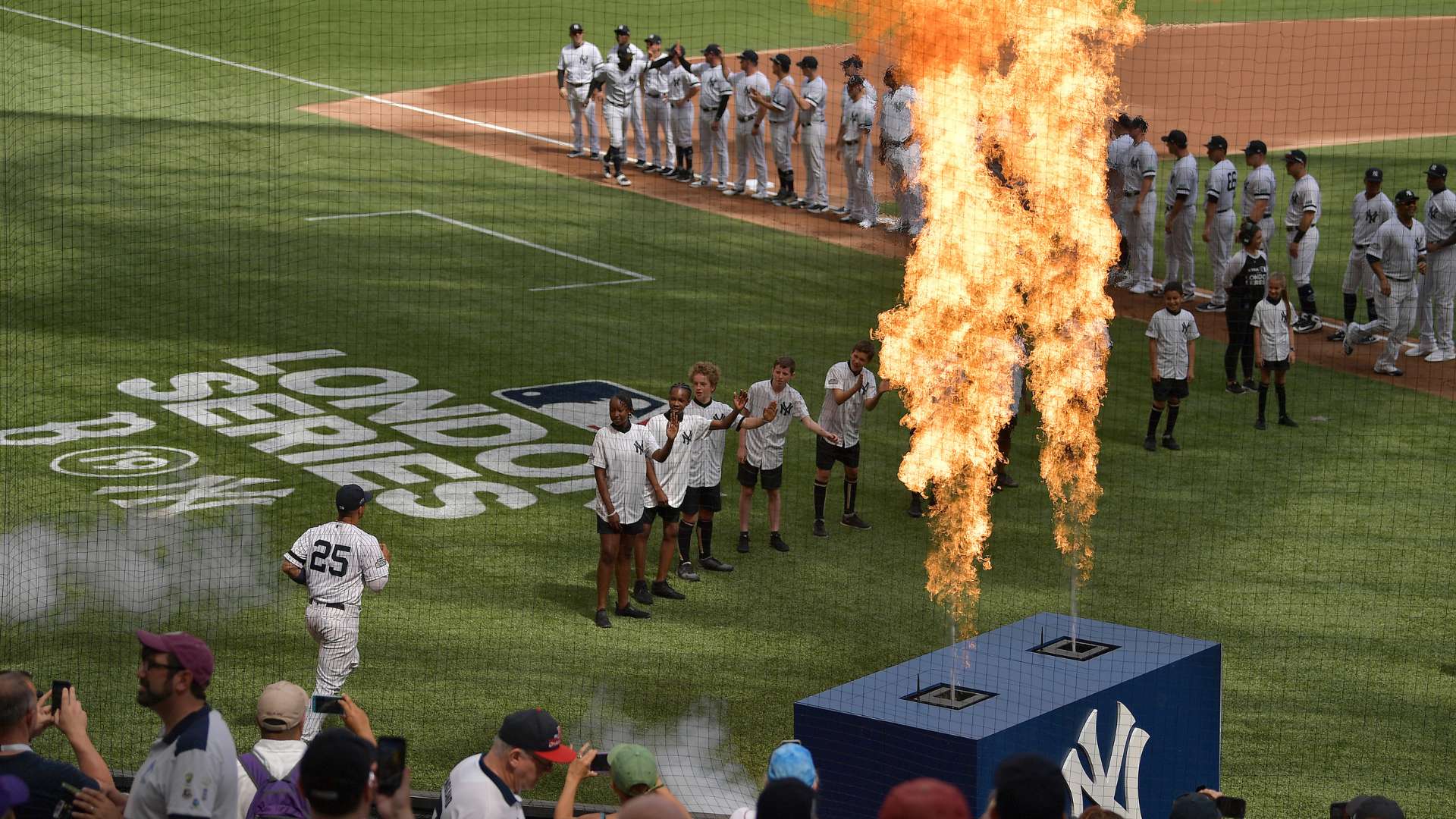 德甲第24輪奧格斯堡1-1多特蒙德 小阿紮爾破門巴澤扳平比分.