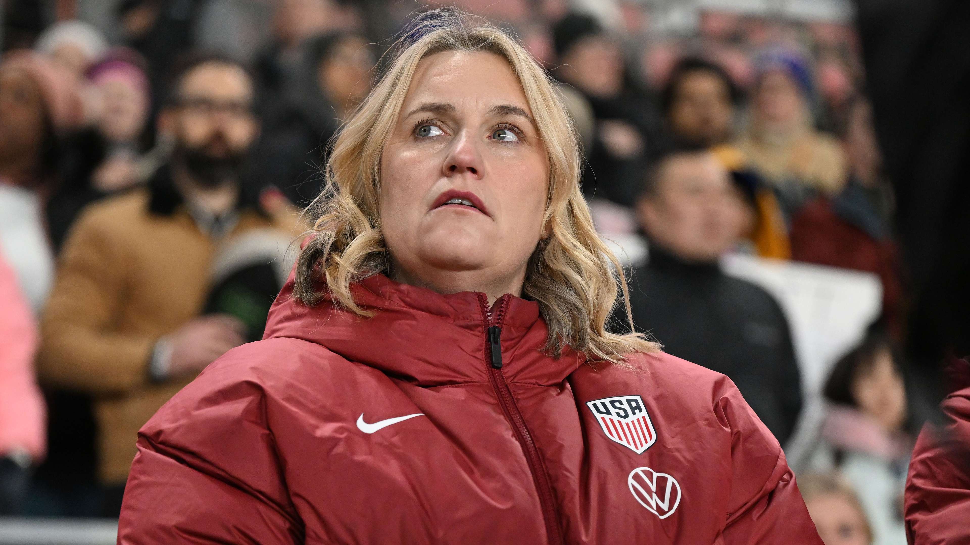 记者：道格拉斯-路易斯可能屈肌损伤，或三月底回归.